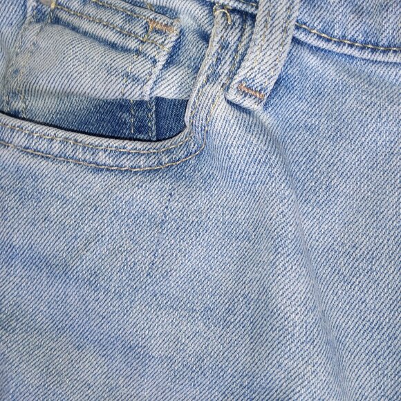 BDG High Rise Light Wash Girlfriend Jean Size 26 - Picture 9 of 9